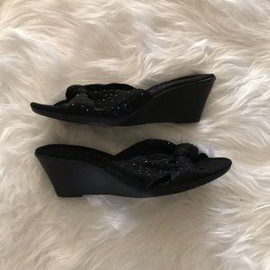 🖤NWOT Black Wedge Sandal🖤